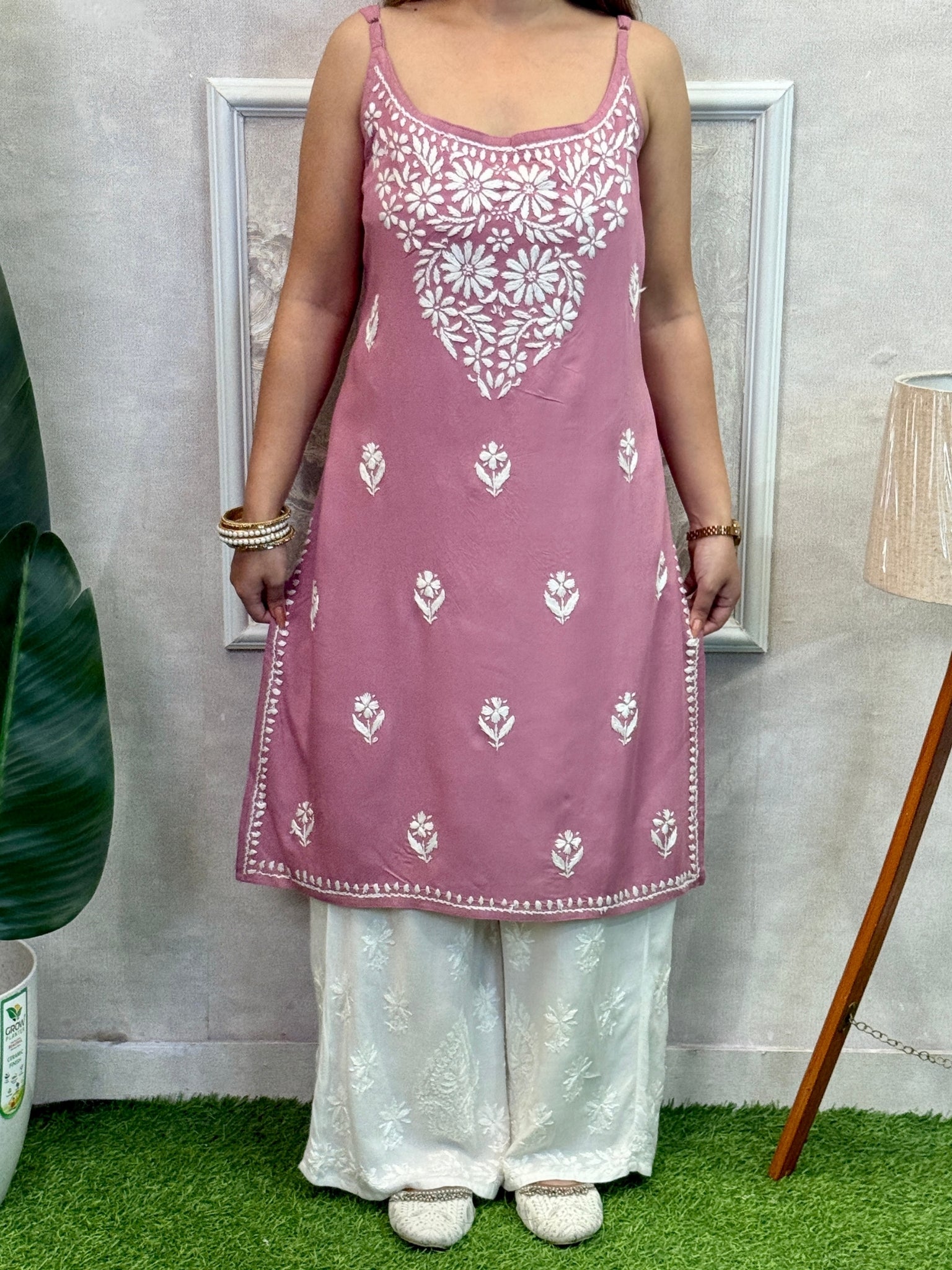 Mauve pink sleeveless rayon Lucknow Chikankari kurta with hand embroidery – premium quality.