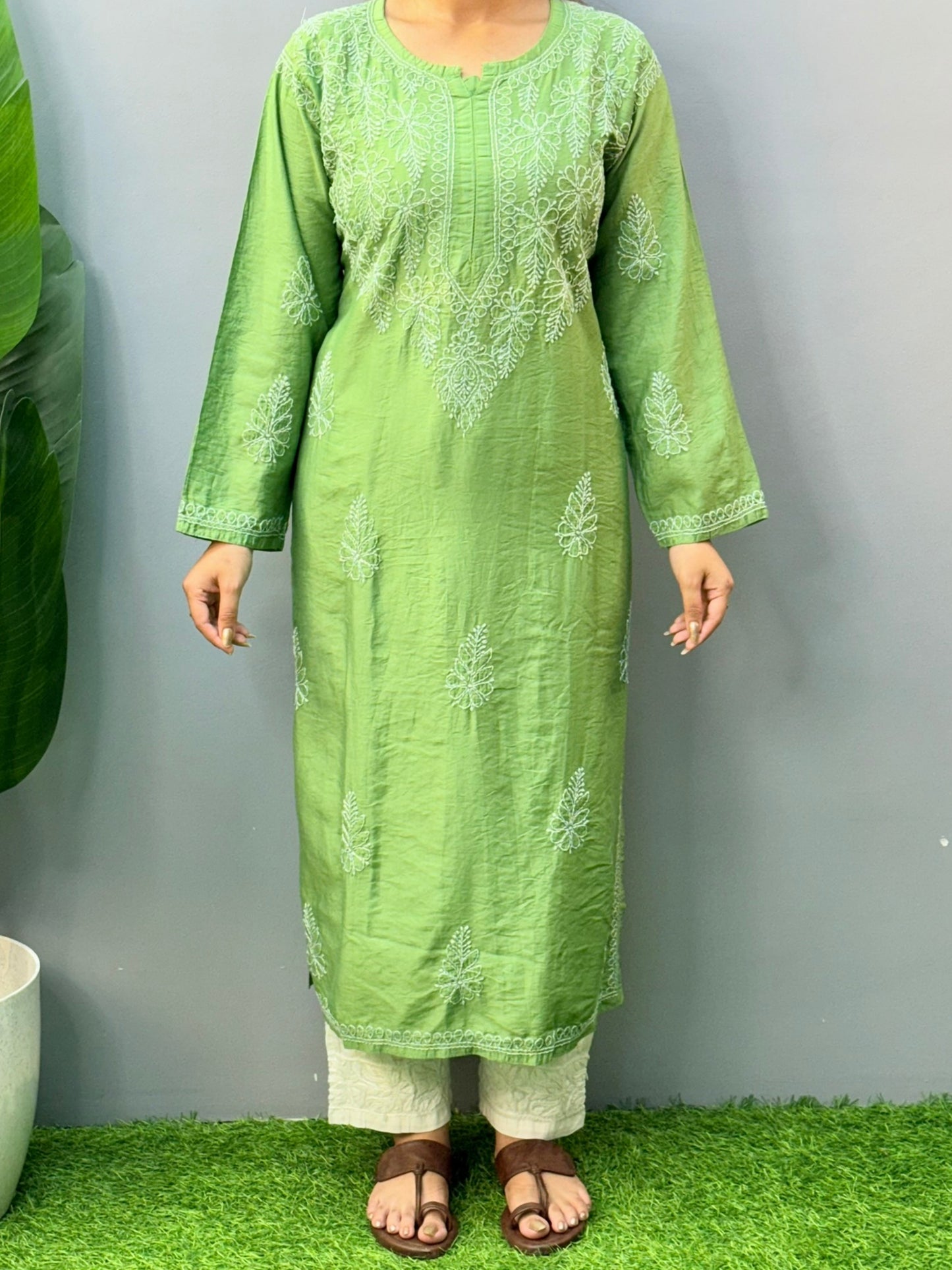 Model wearing leaf green chanderi chikankari kurta with bakhiya hand embroidery