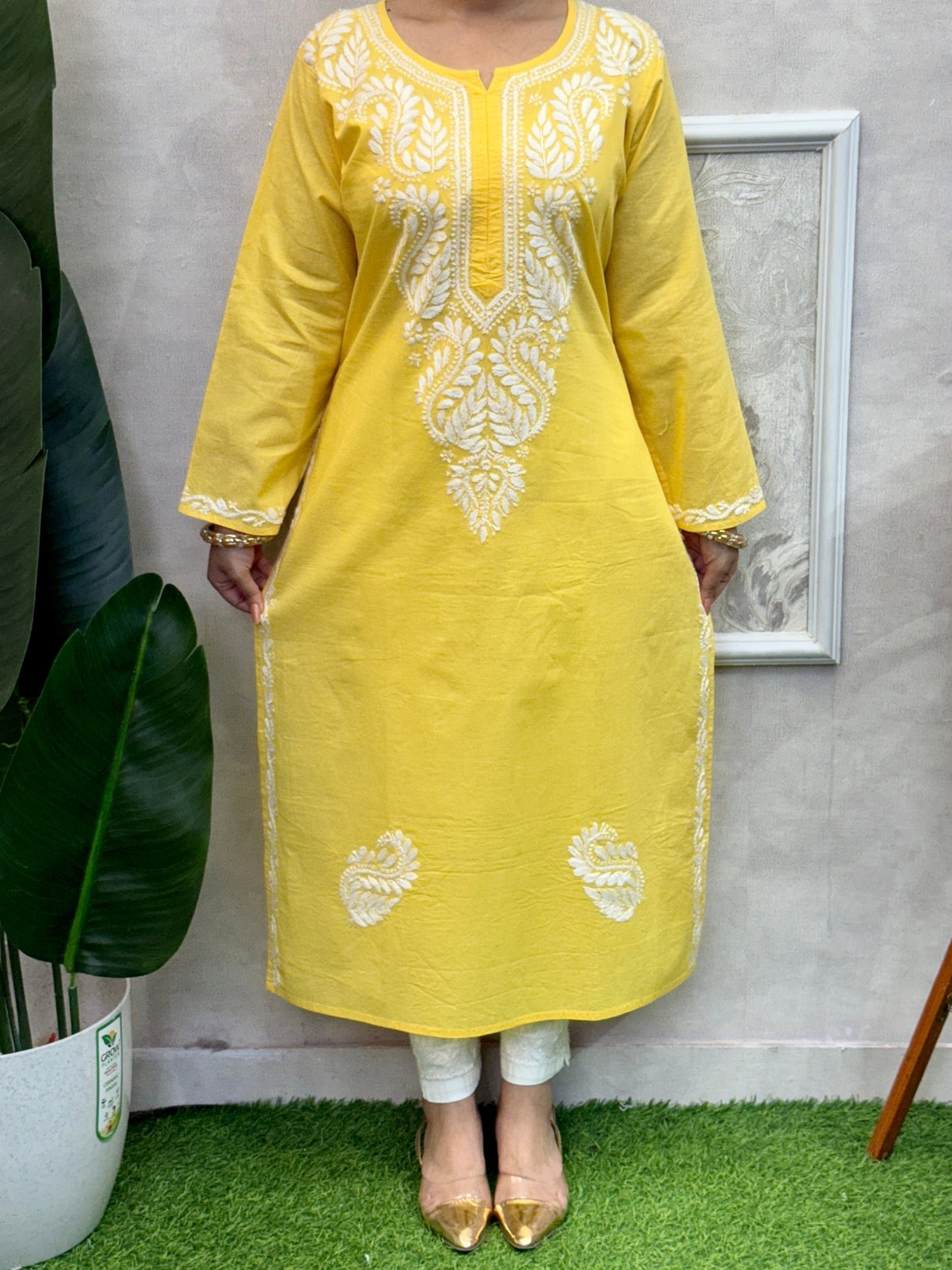 Yellow cotton Lucknow Chikankari kurta with white hand embroidery
