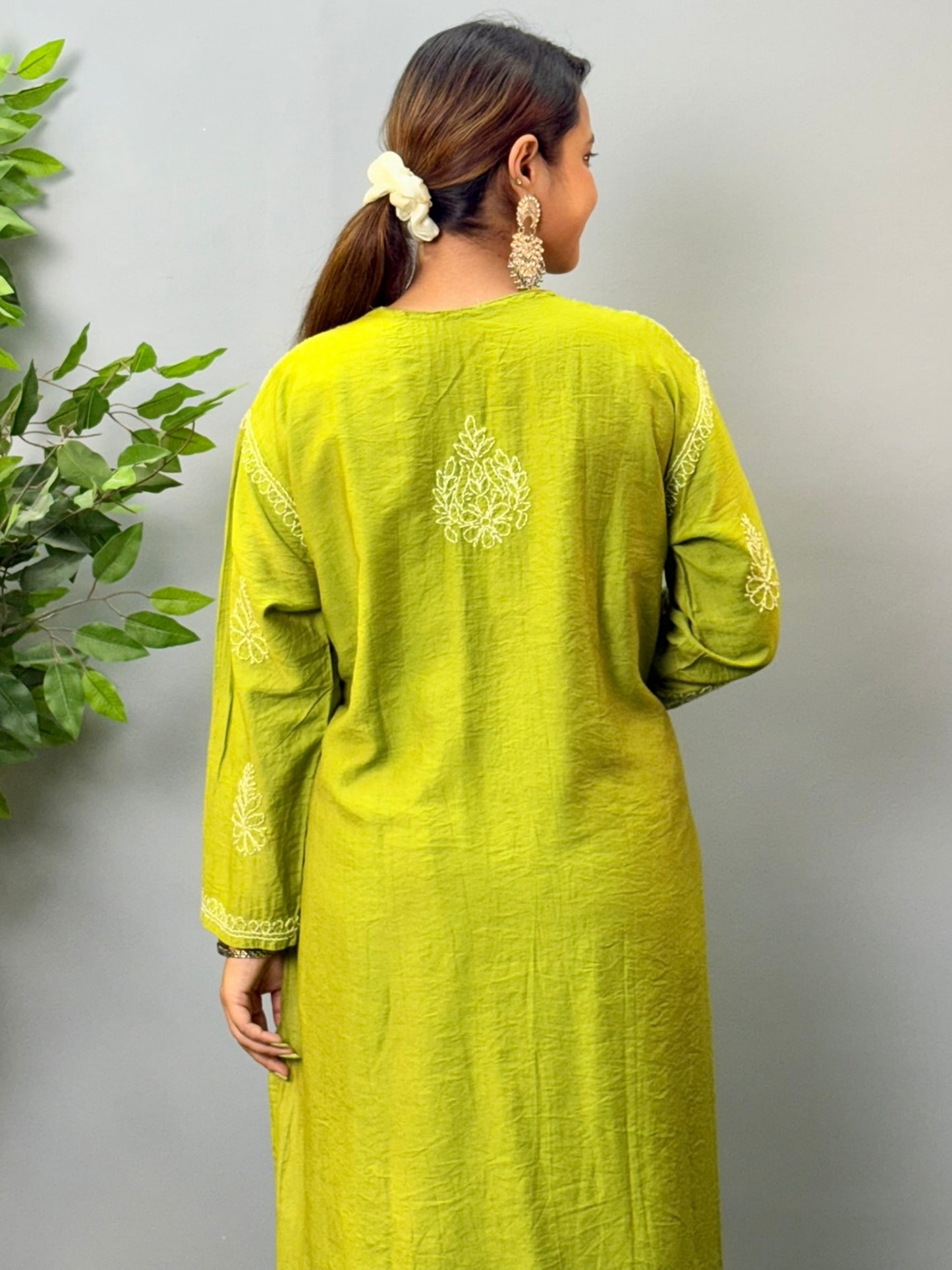 Model wearing a leaf green chanderi chikankari kurta with delicate bakhiya embroidery