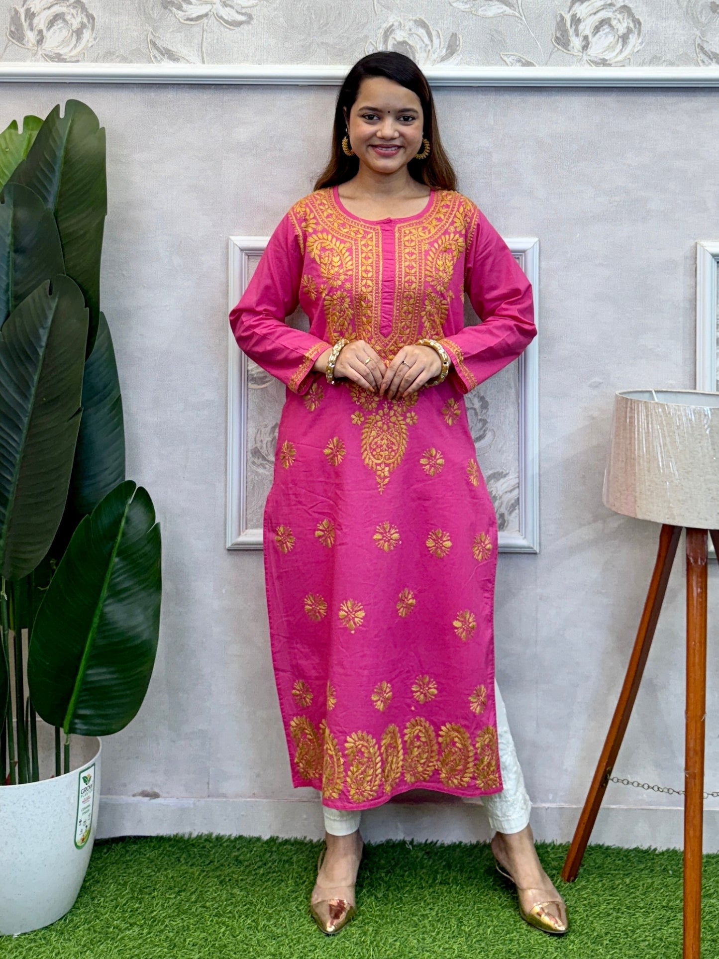 Pink cotton Lucknow Chikankari kurta with hand embroidery – soft casual wear