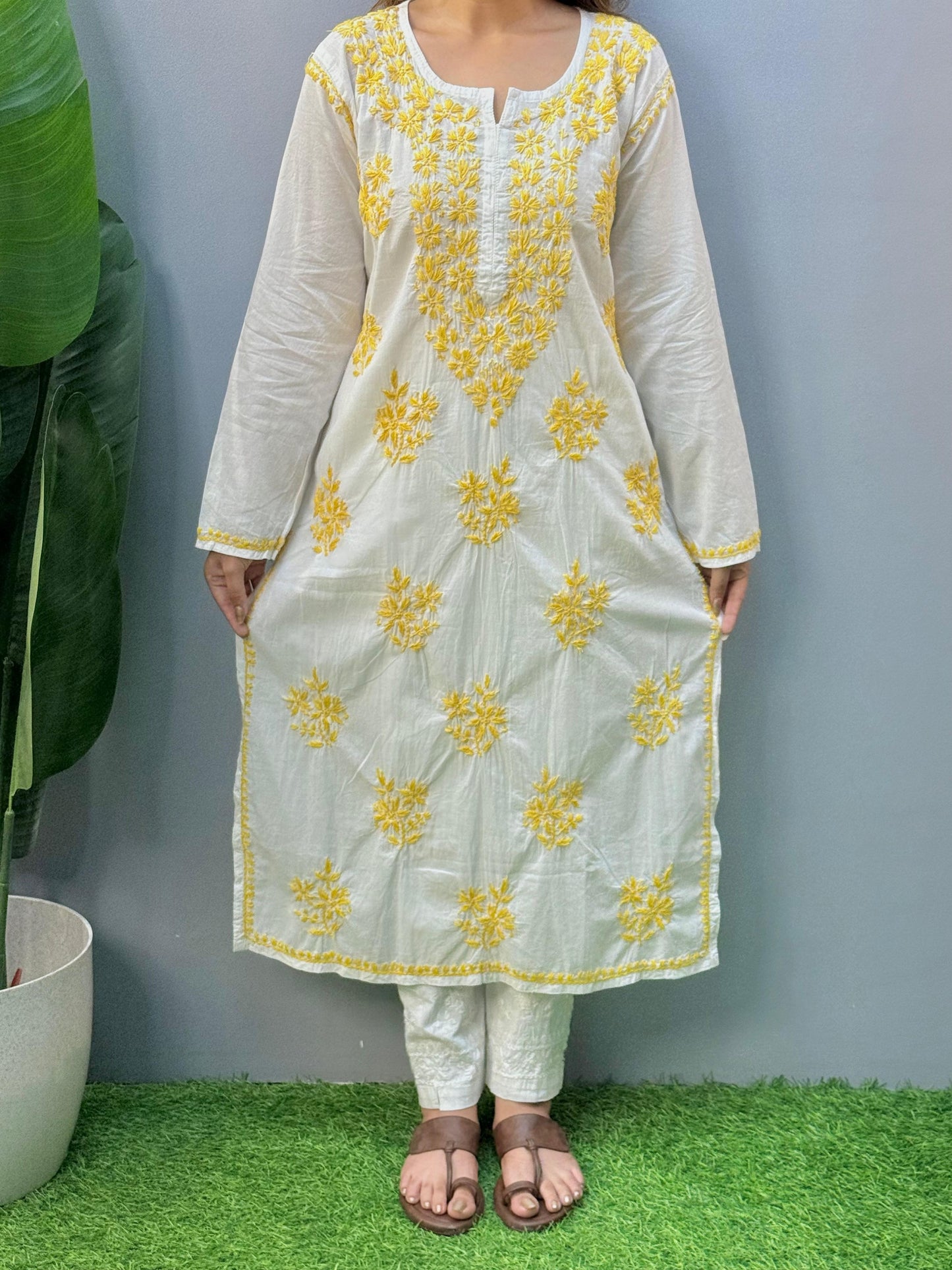 White cotton chikankari kurta with hand embroidery