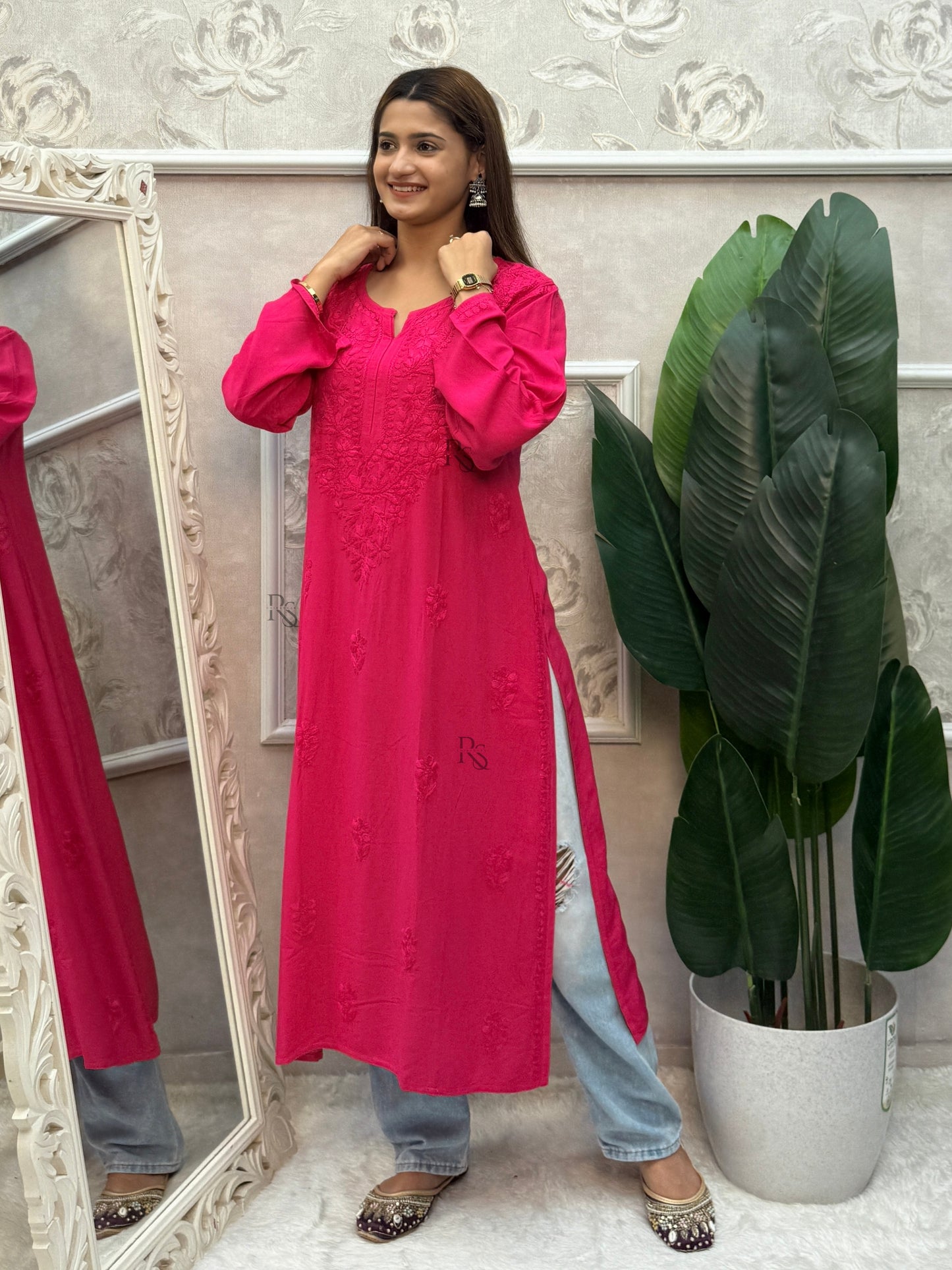 Fuchsia pink Lucknow chikankari rayon kurta with hand embroidery