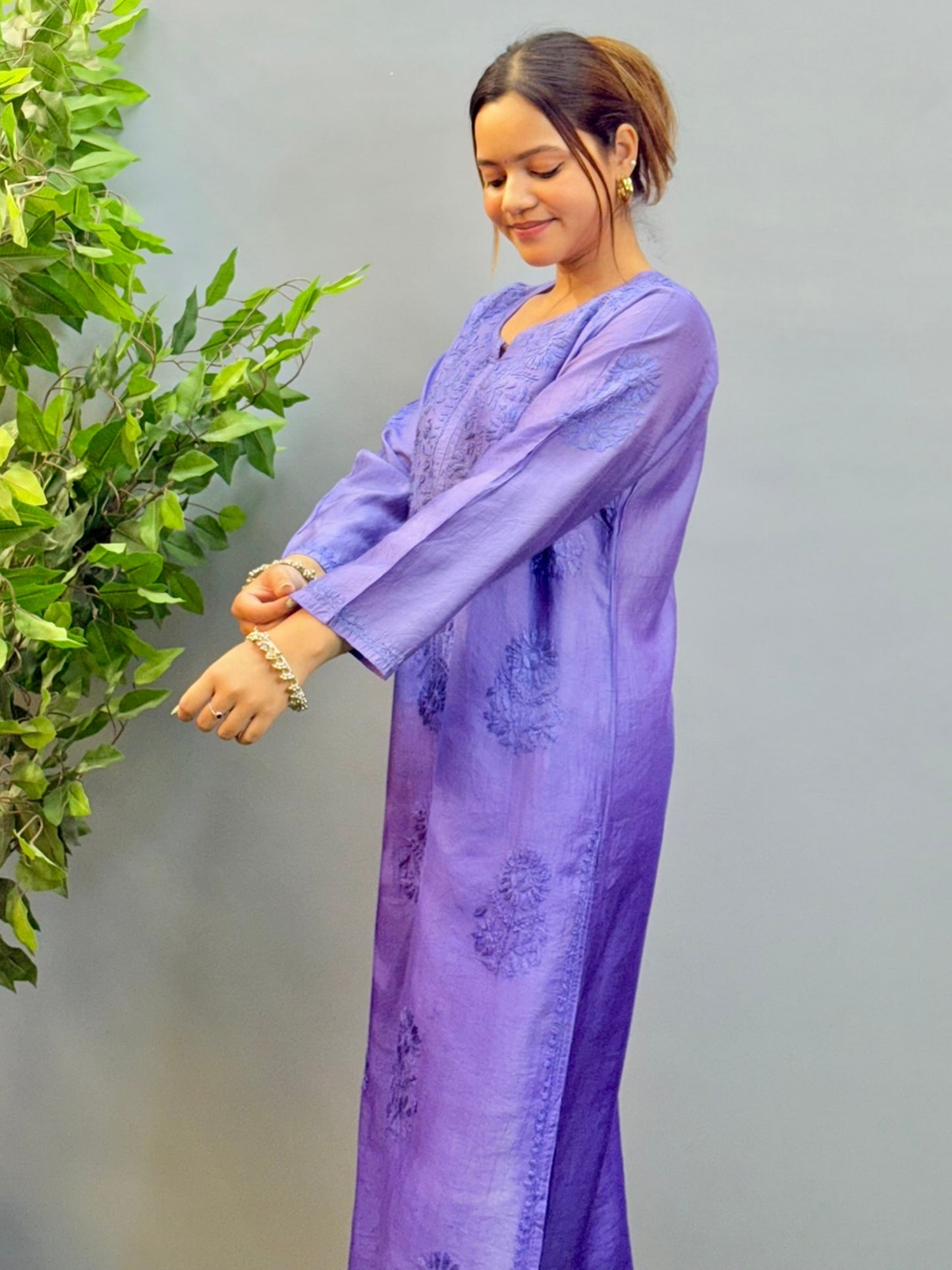 Model wearing ombre violet Chanderi chikankari kurta with tonal embroidery.