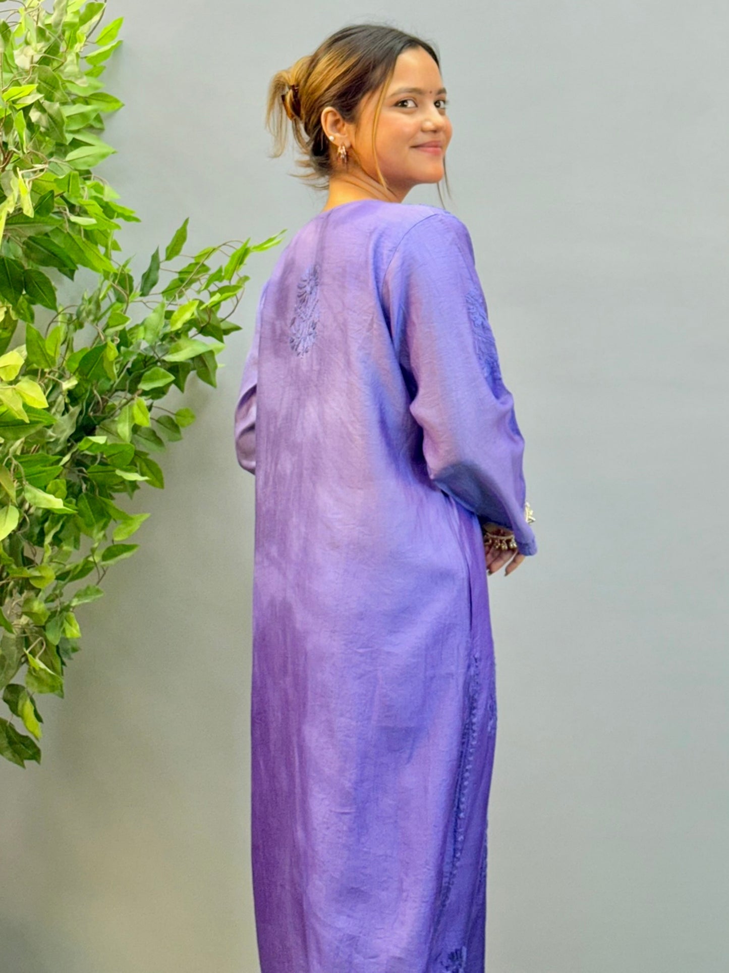 Model wearing ombre violet Chanderi chikankari kurta with tonal embroidery.