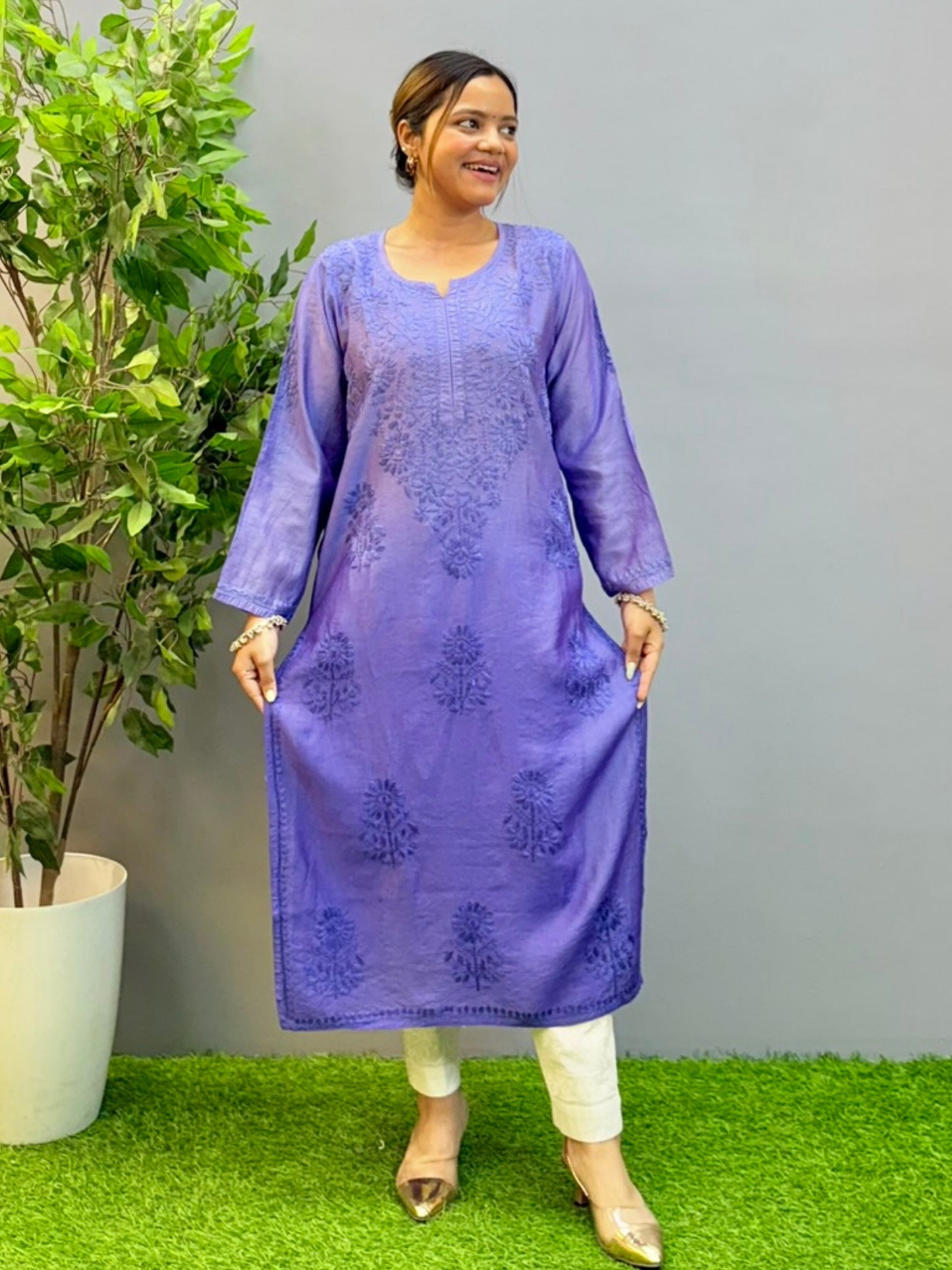 Model wearing ombre violet Chanderi chikankari kurta with tonal embroidery.