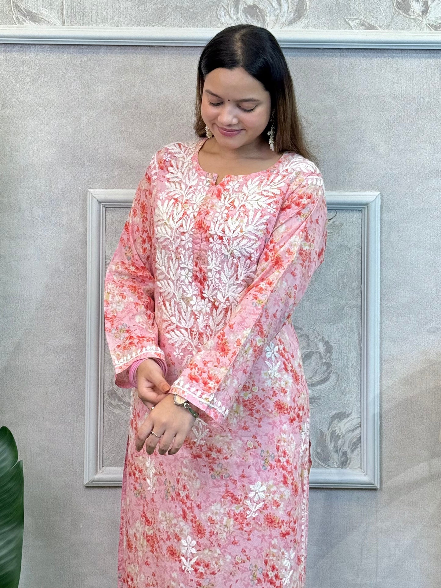 Pink printed mulmul Lucknow Chikankari kurta with hand embroidery