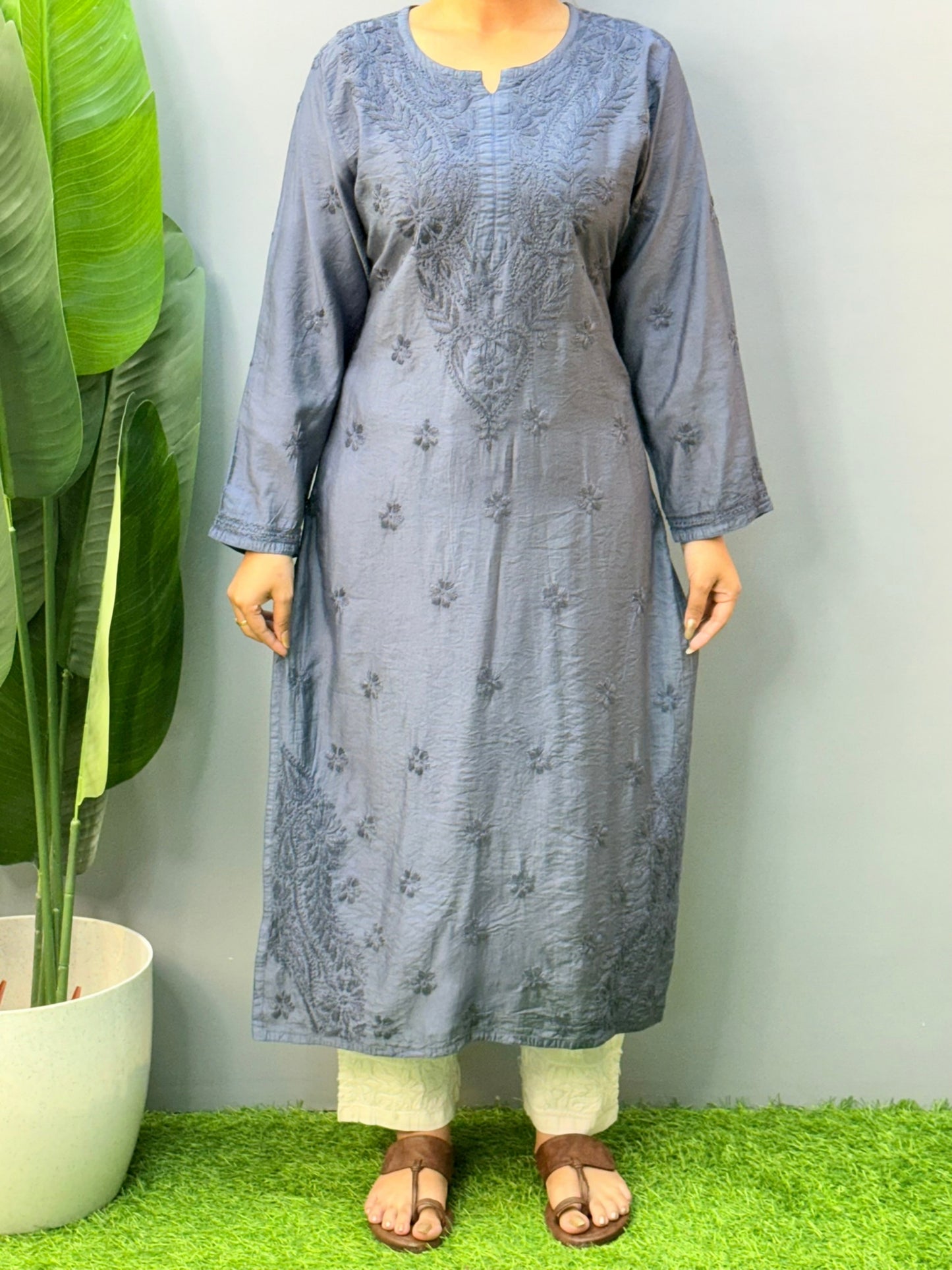Model wearing steel grey hand-embroidered Chanderi chikankari kurta with delicate motifs