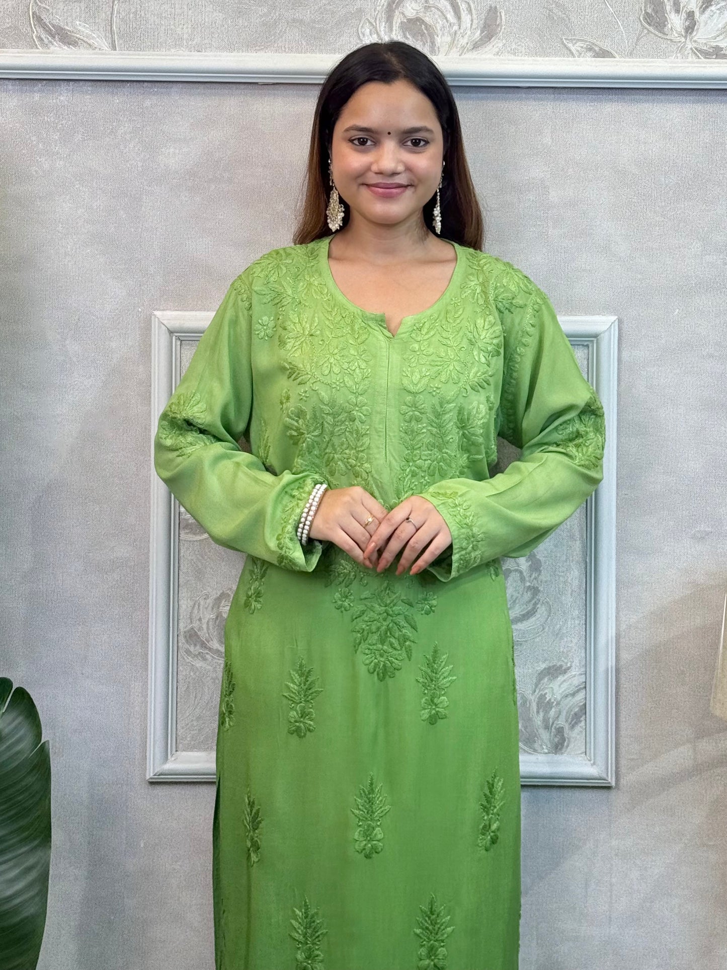 Lucknow Chikankari green modal kurta with hand embroidery – soft and comfortable wear.