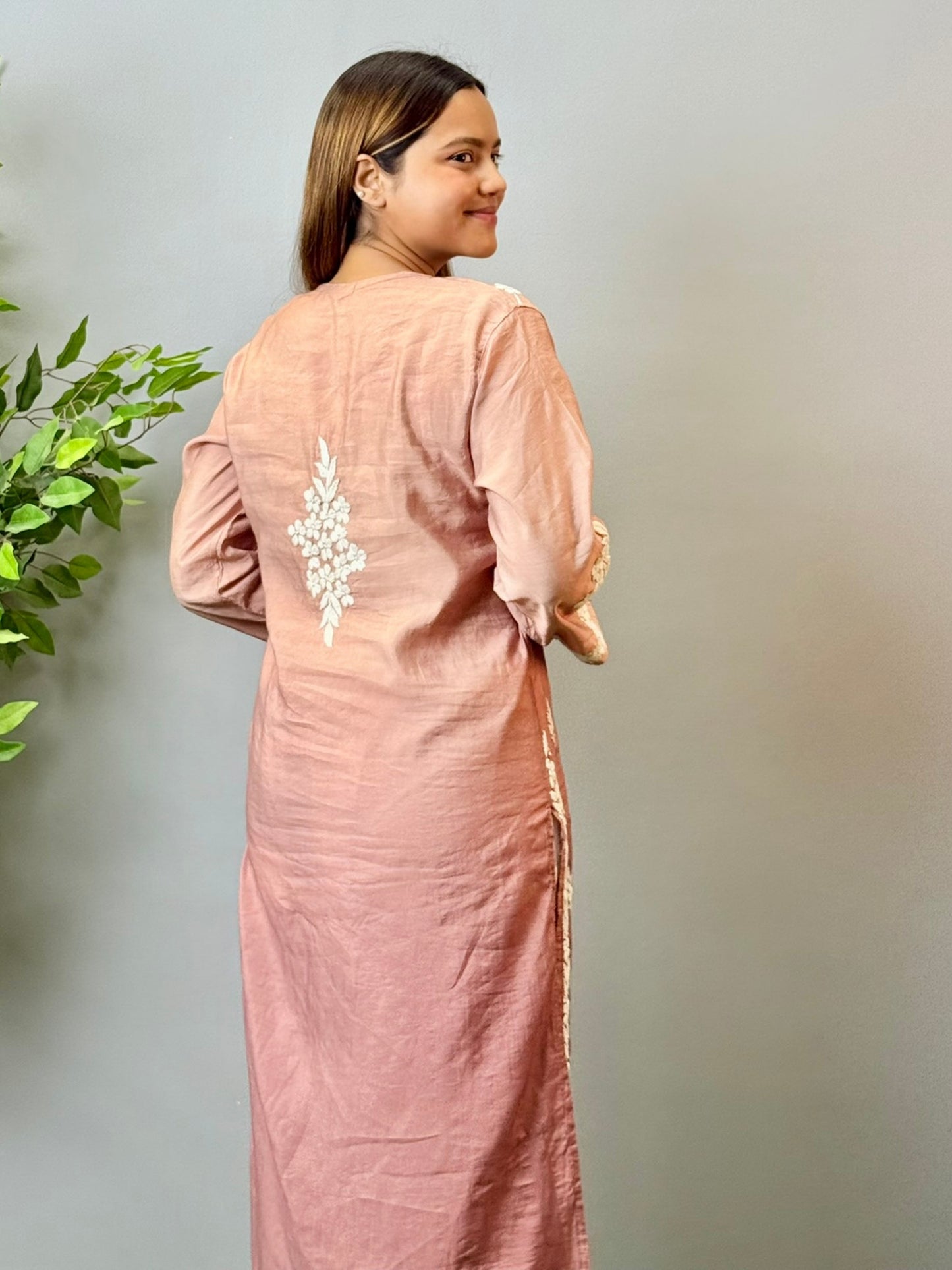 Model in dusty rose Chanderi Lucknowi chikankari kurta featuring intricate 3D white hand embroidery