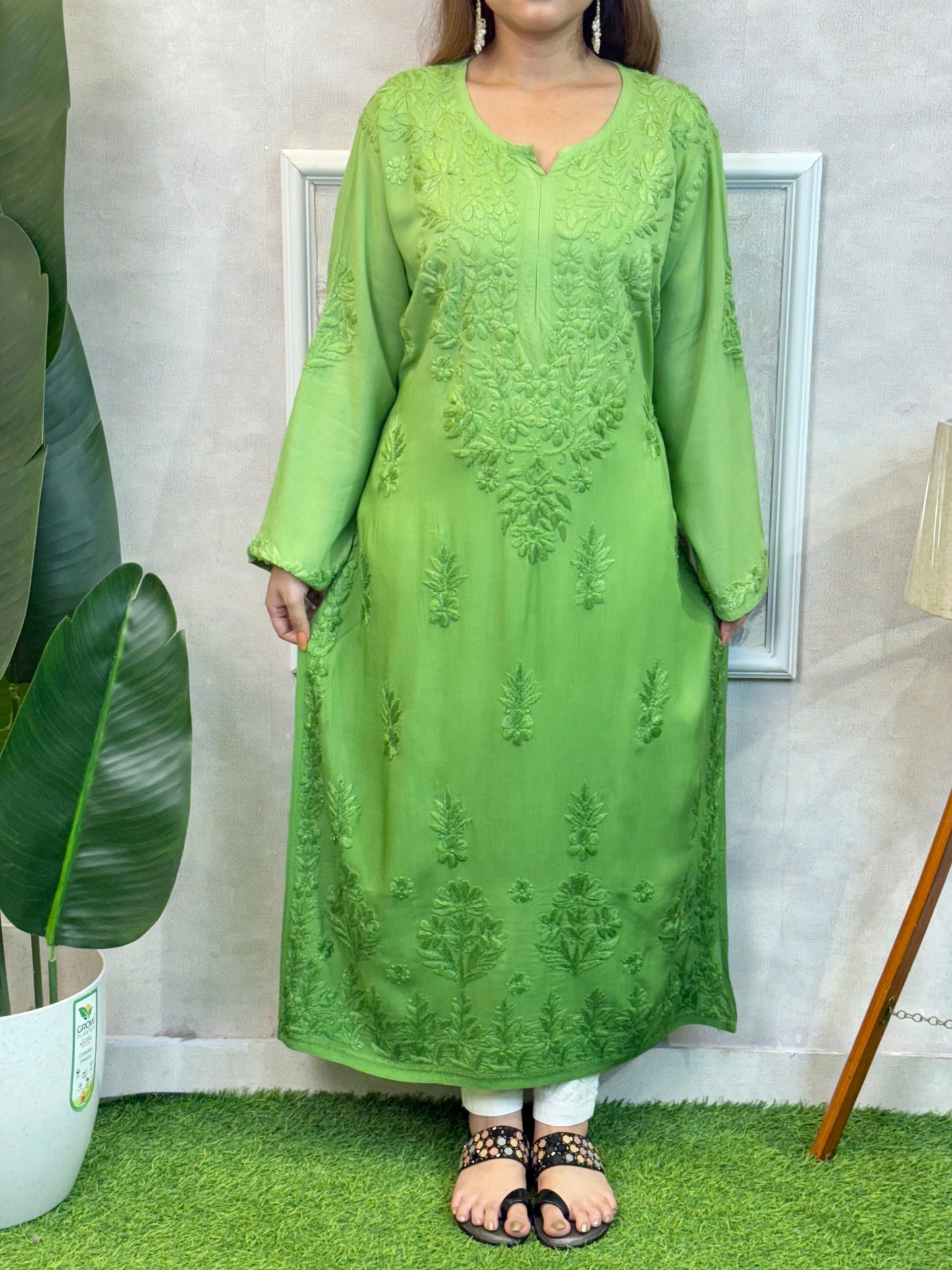 Lucknow Chikankari green modal kurta with hand embroidery – soft and comfortable wear.