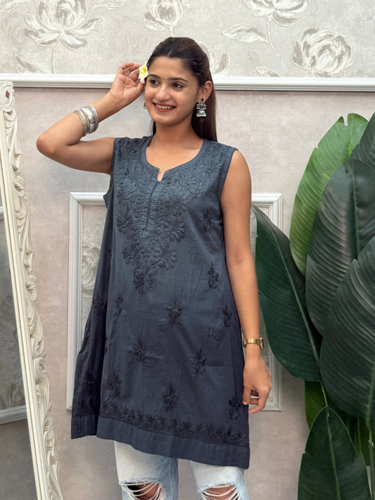 Grey ombre Lucknow Chikankari sleeveless short kurta in dobby cotton with hand embroidery.