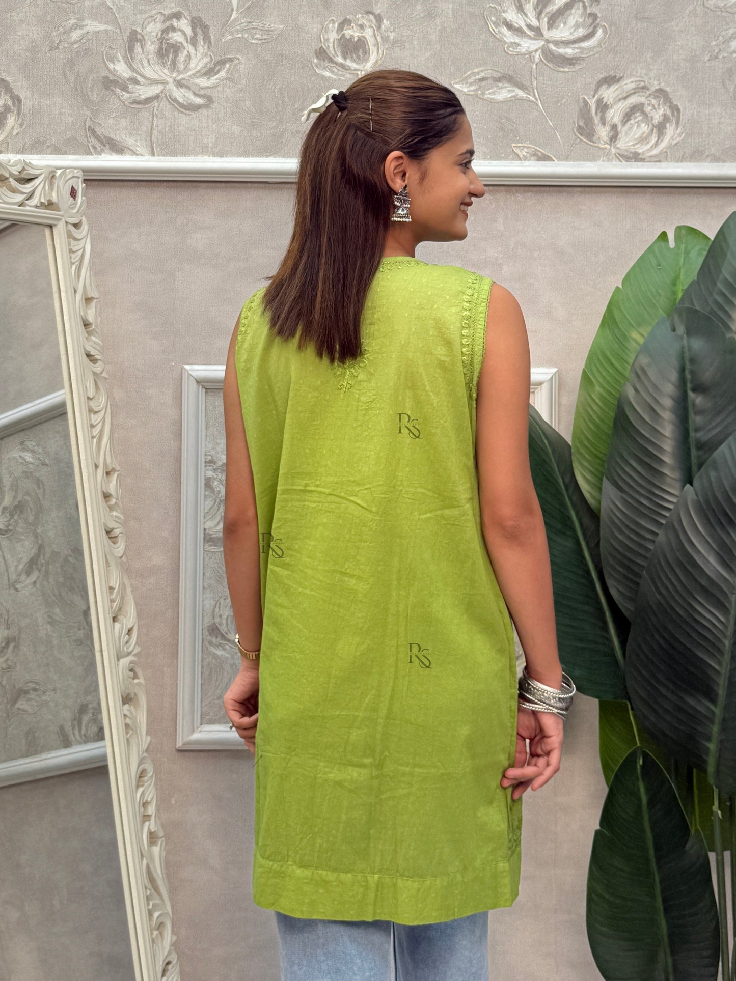 Green ombre Lucknow Chikankari sleeveless short kurta in dobby cotton with hand embroidery.