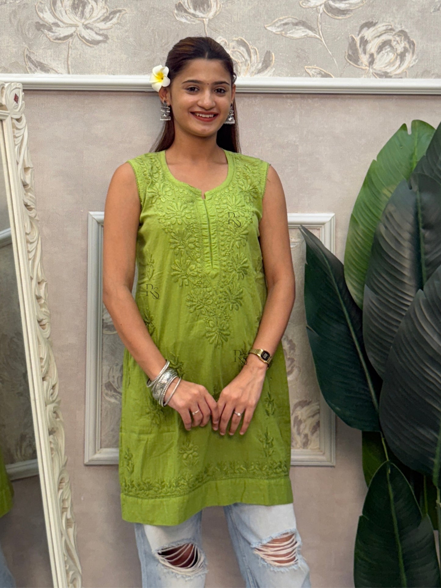 Green ombre Lucknow Chikankari sleeveless short kurta in dobby cotton with hand embroidery.
