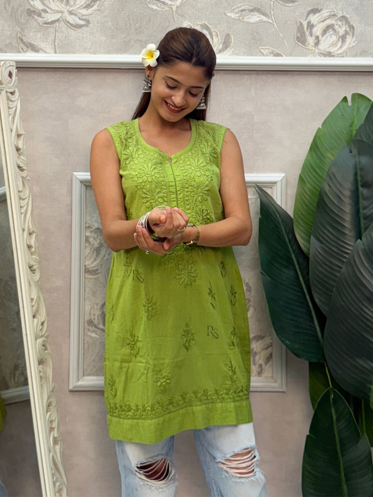 Green ombre Lucknow Chikankari sleeveless short kurta in dobby cotton with hand embroidery.