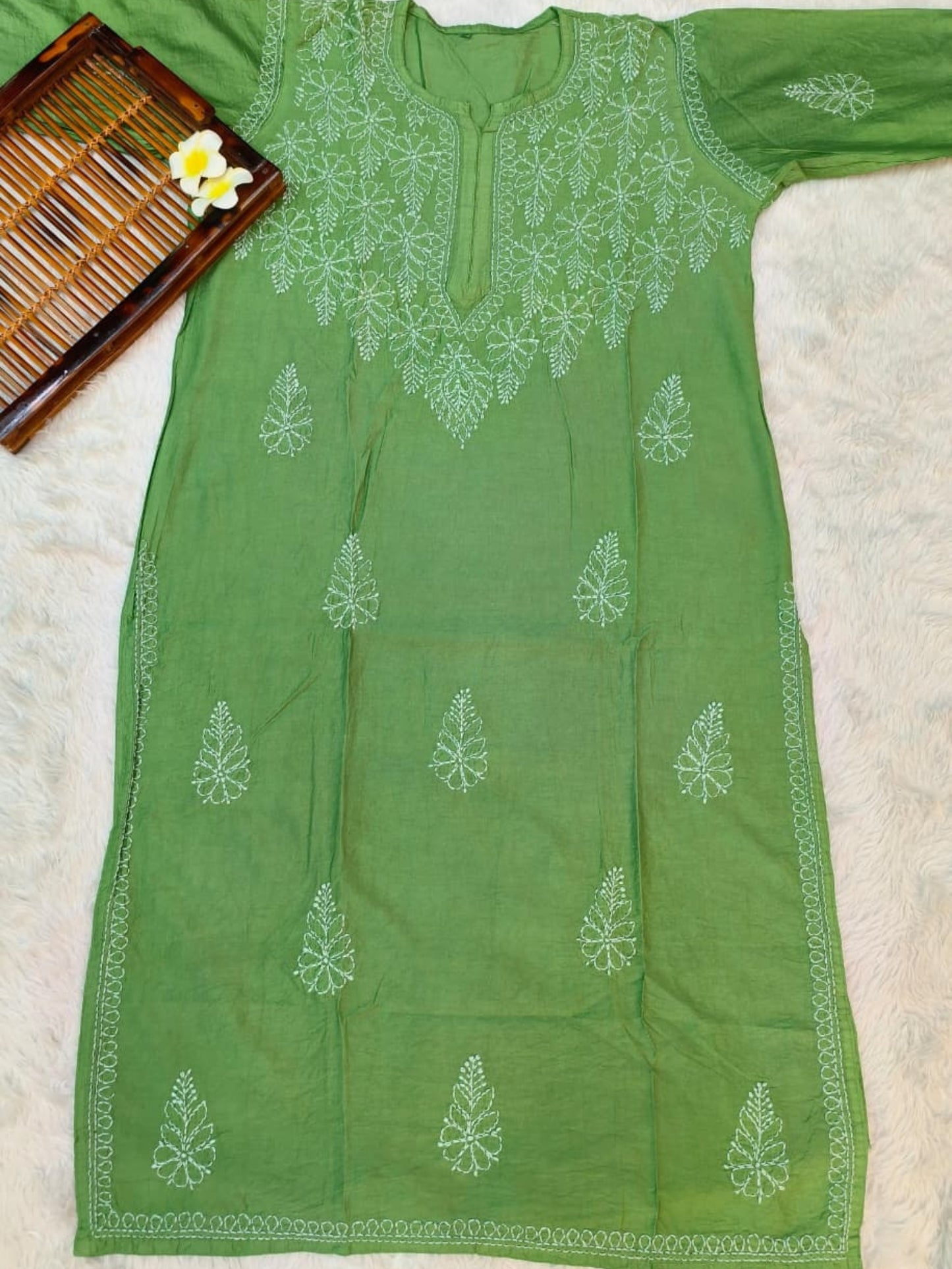 Green Chanderi Lucknow Chikankari kurta with bakhiya hand embroidery – soft & premium quality.