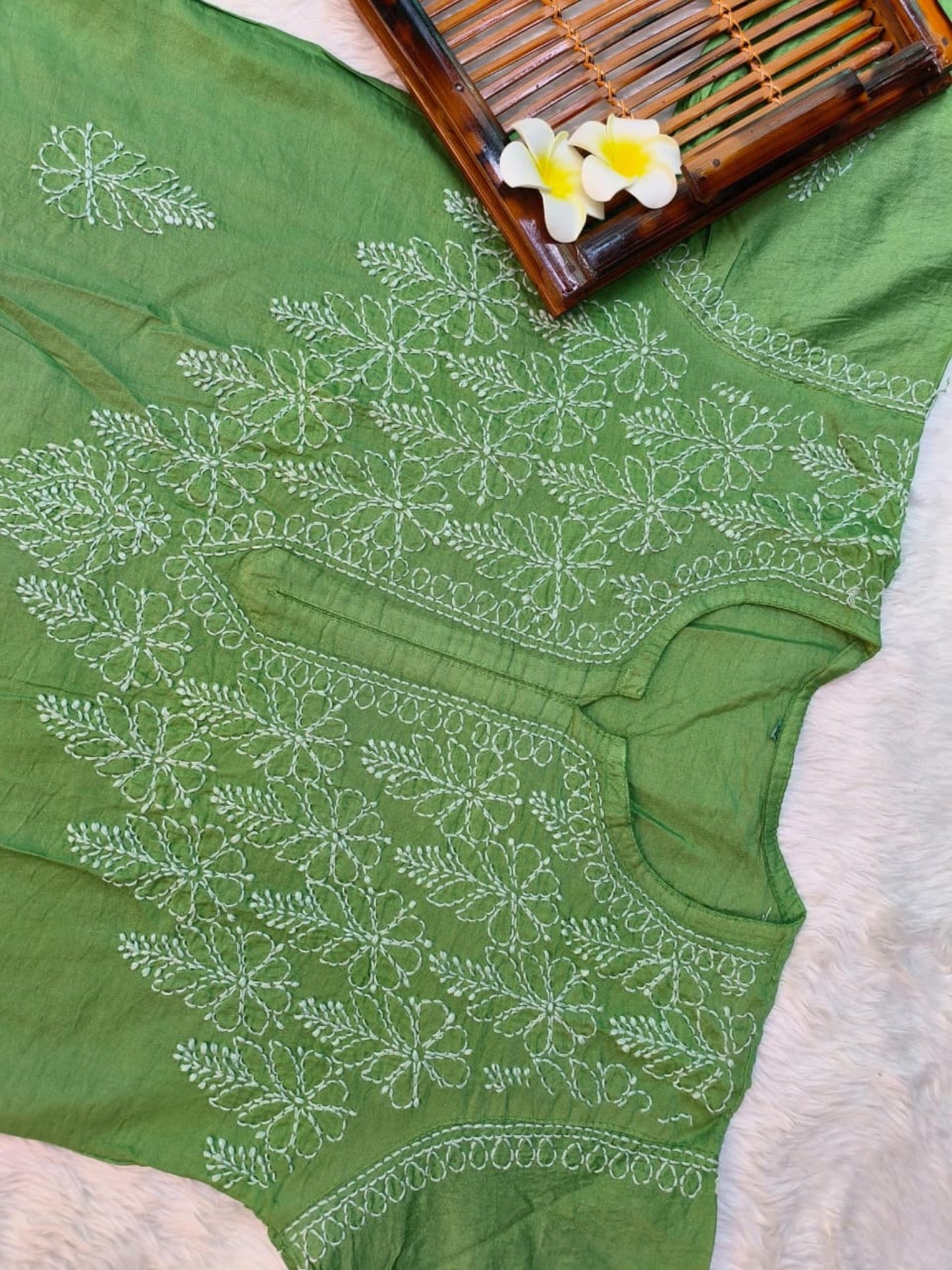 Green Chanderi Lucknow Chikankari kurta with bakhiya hand embroidery – soft & premium quality.