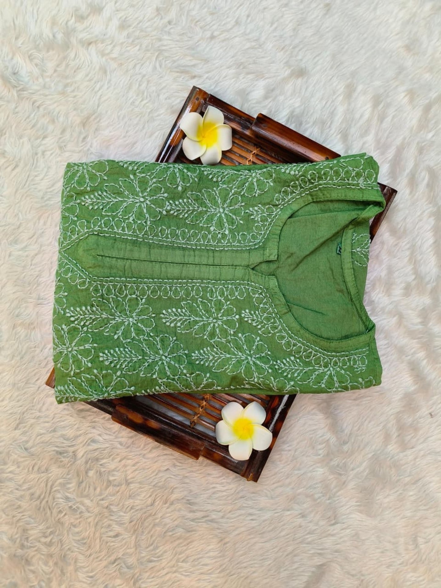 Green Chanderi Lucknow Chikankari kurta with bakhiya hand embroidery – soft & premium quality.