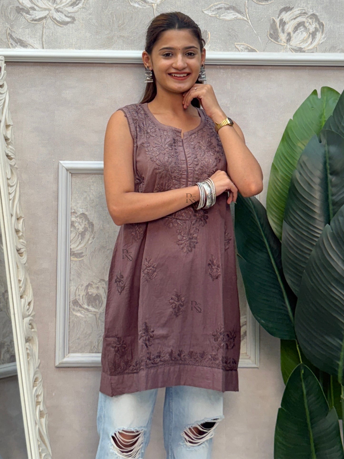 Ombre shade Lucknow Chikankari sleeveless short kurta in dobby cotton with hand embroidery.