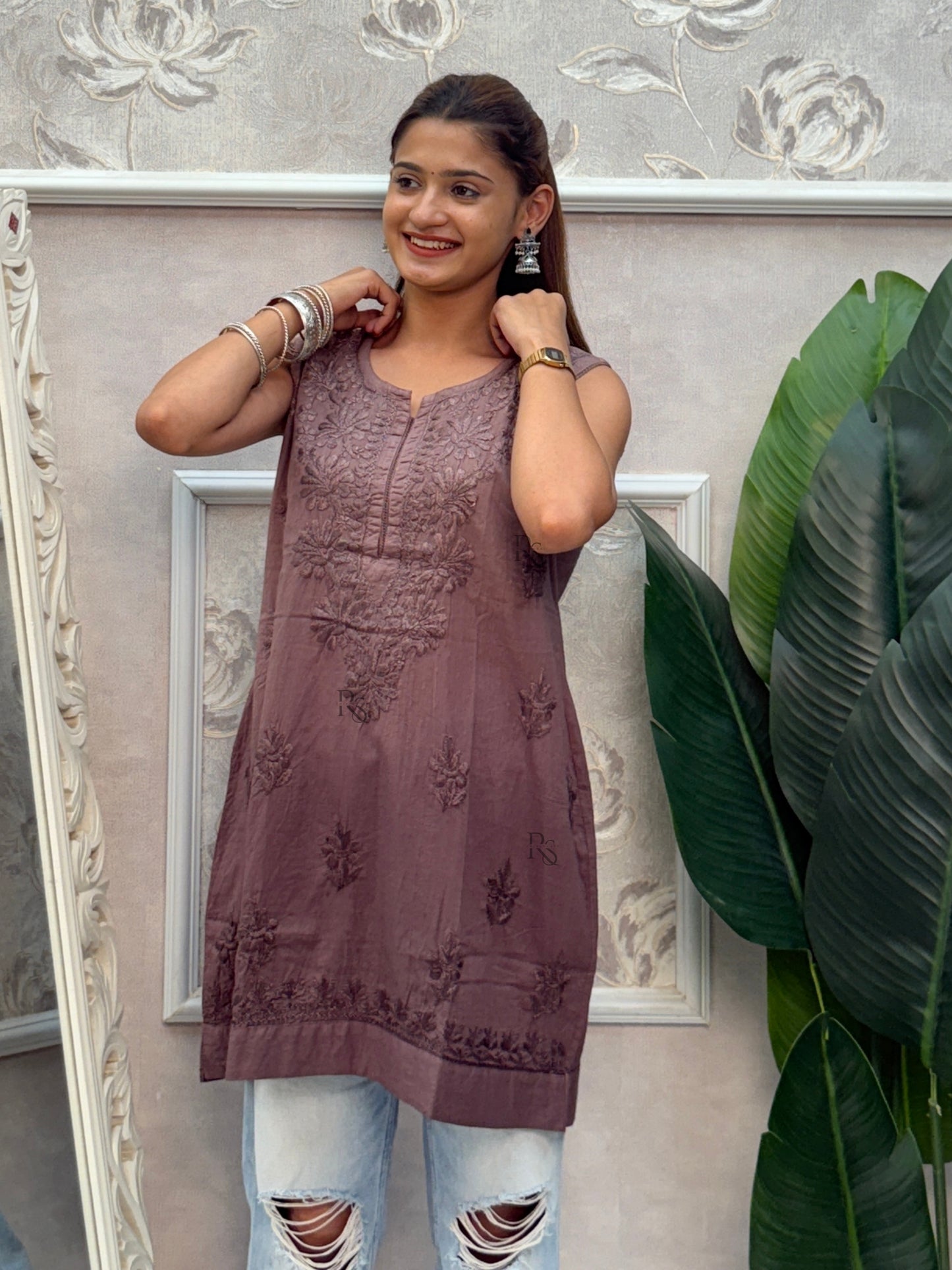 Ombre shade Lucknow Chikankari sleeveless short kurta in dobby cotton with hand embroidery.