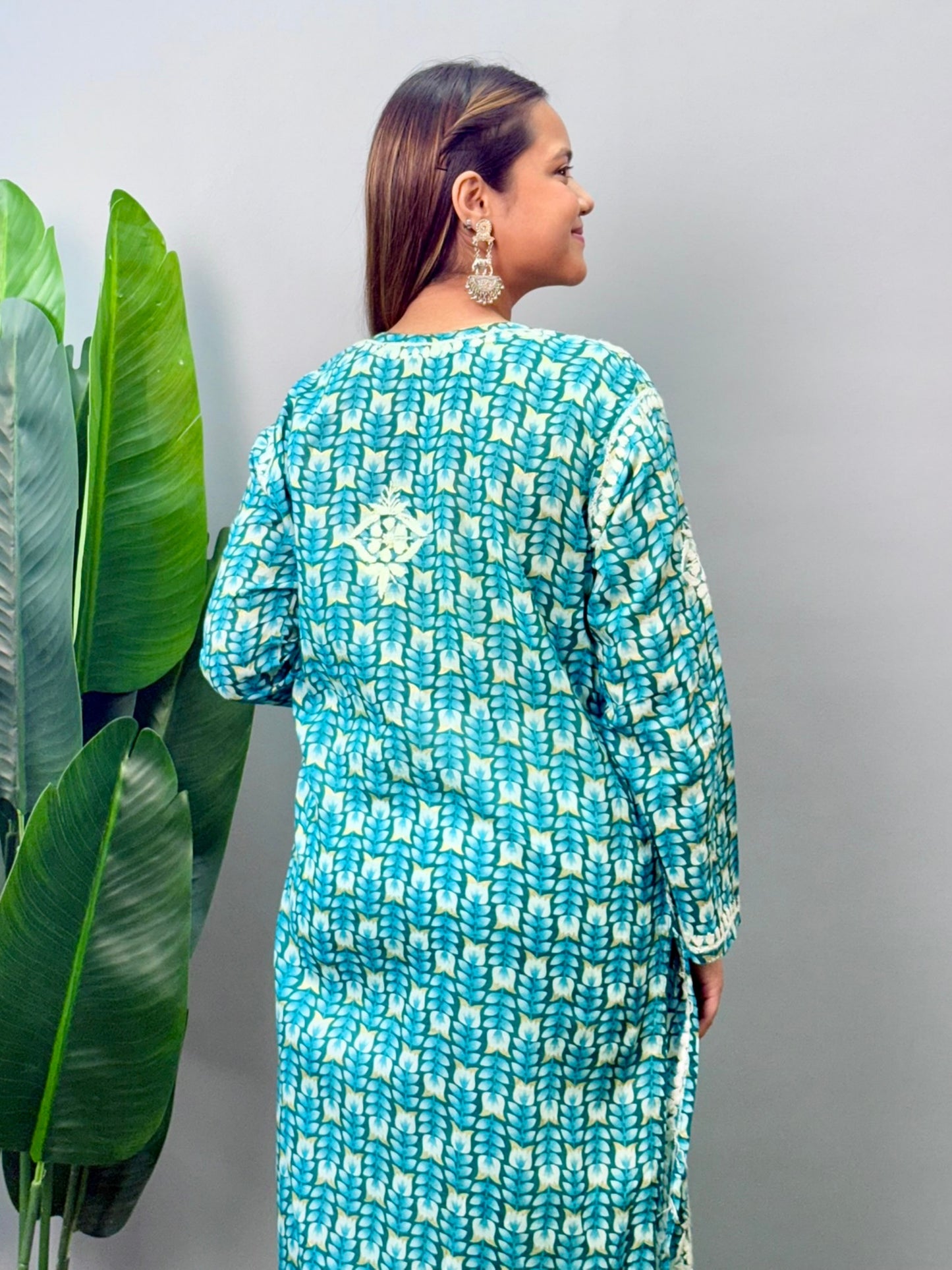 Model wearing teal green printed mulmul kurta with white chikankari hand embroidery
