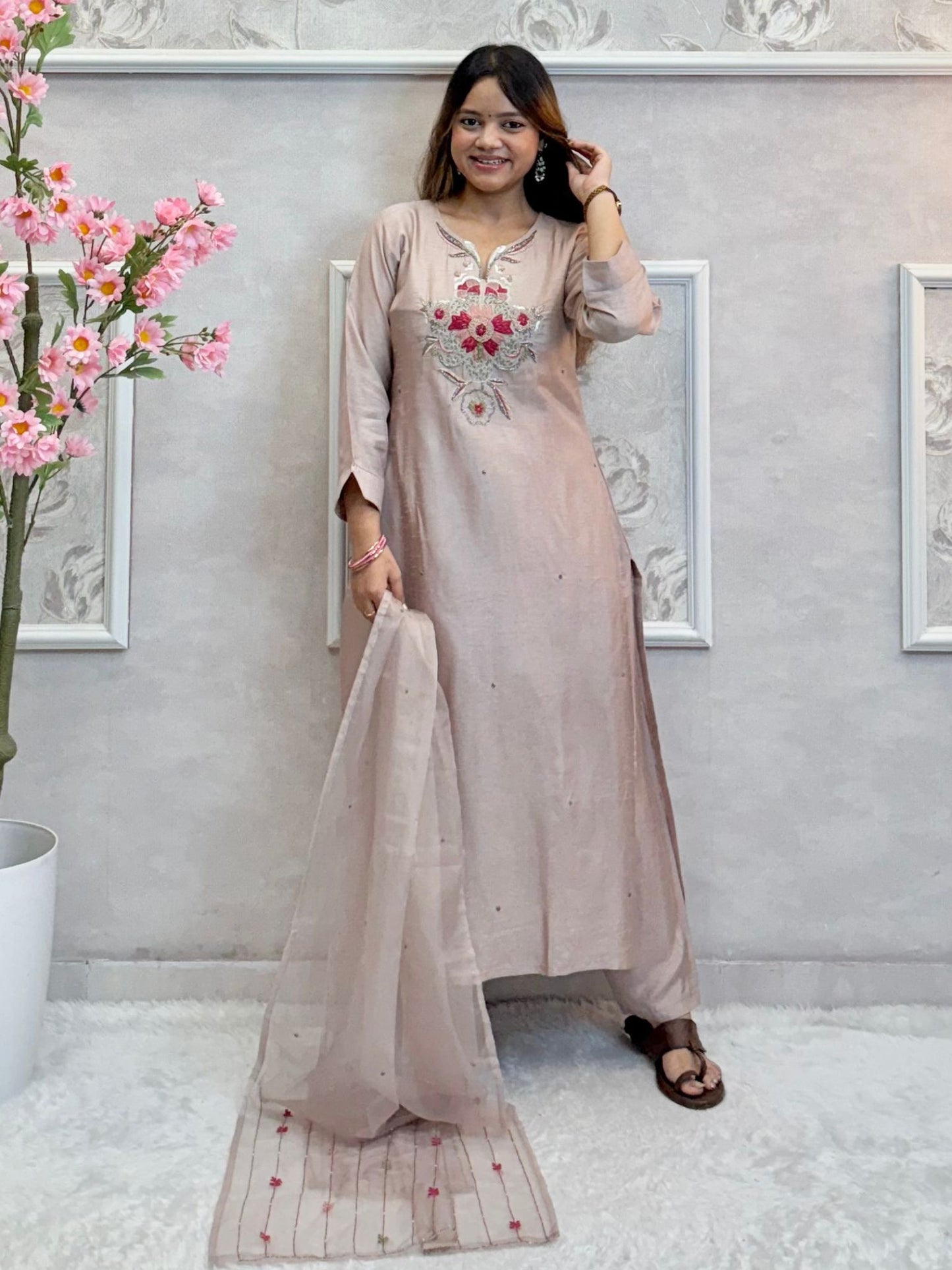 Model wearing a dusty rose chanderi hand-embroidered kurta set with organza dupatta – Designer Wear Collection.