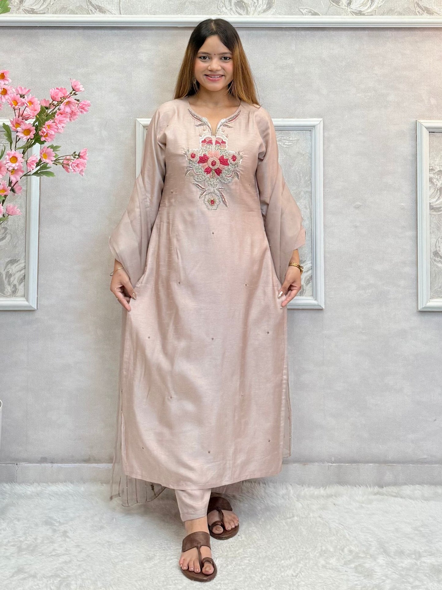 Model wearing a dusty rose chanderi hand-embroidered kurta set with organza dupatta – Designer Wear Collection.