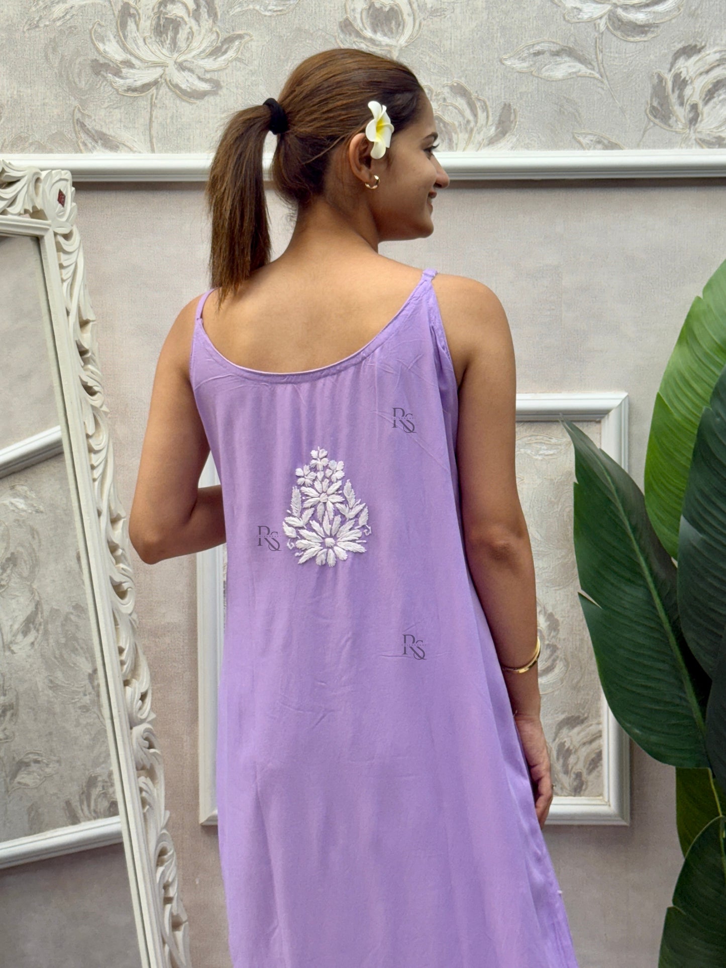 Lavender sleeveless Lucknow Chikankari rayon kurta and pant set with white hand embroidery.