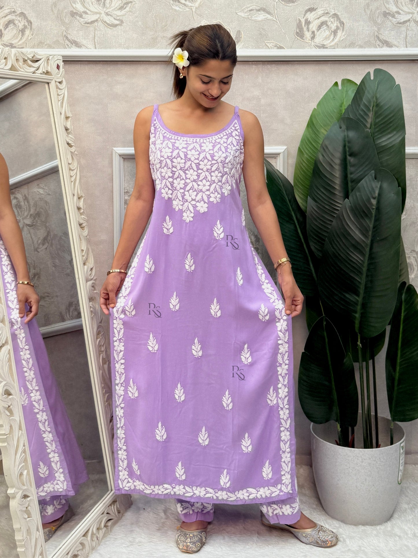 Lavender sleeveless Lucknow Chikankari rayon kurta and pant set with white hand embroidery.