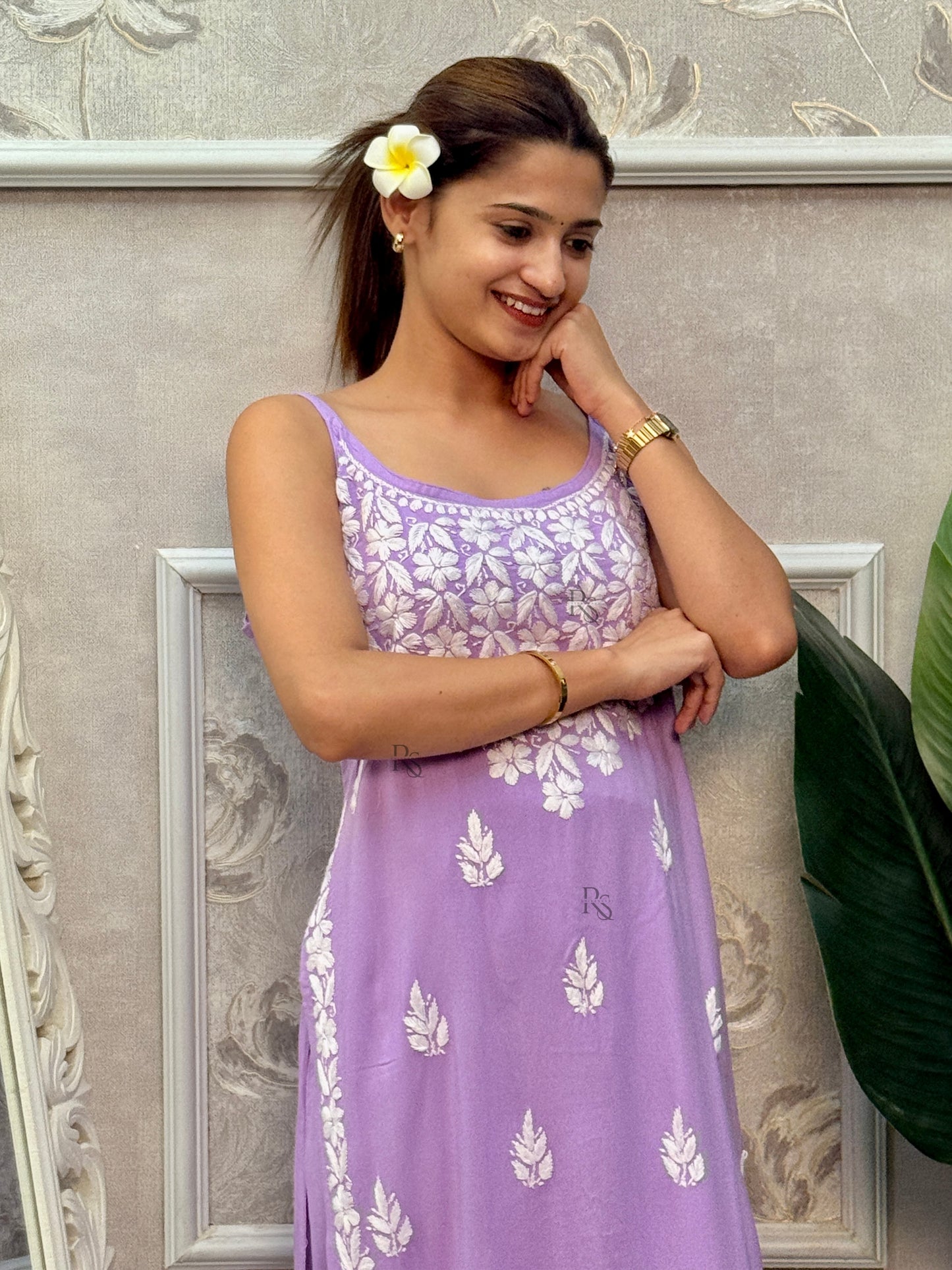 Lavender sleeveless Lucknow Chikankari rayon kurta and pant set with white hand embroidery.