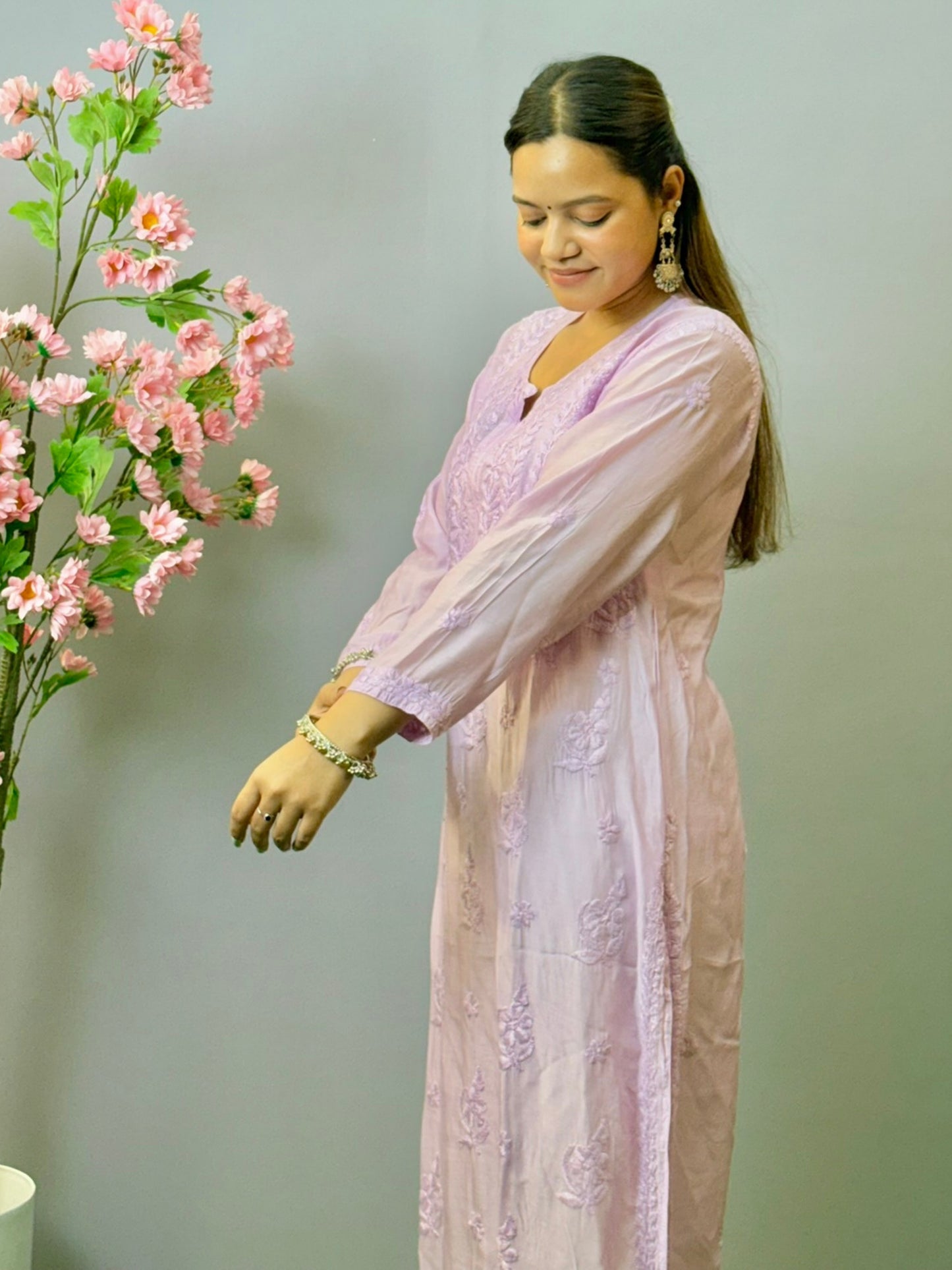 Woman wearing lilac muslin Lucknow chikankari kurta with hand embroidery