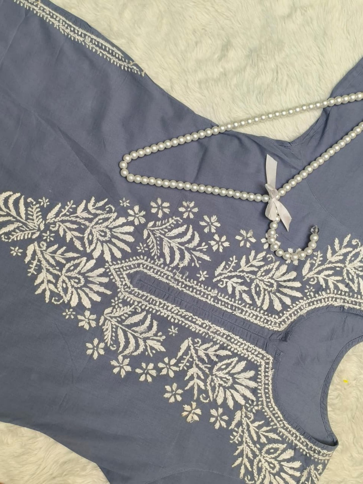 Grey cotton Lucknow Chikankari kurta with white hand embroidery – casual wear
