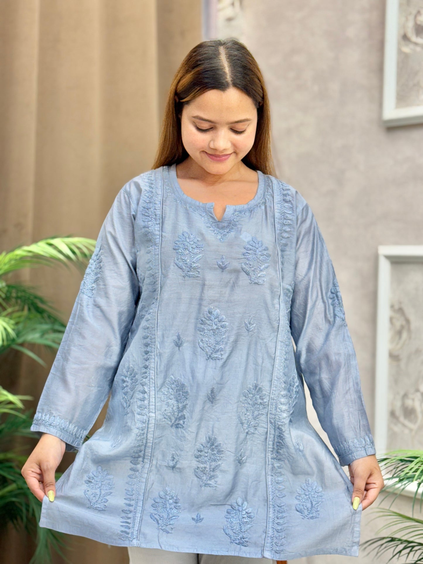 Grey Chanderi short kurta with Lucknow Chikankari embroidery