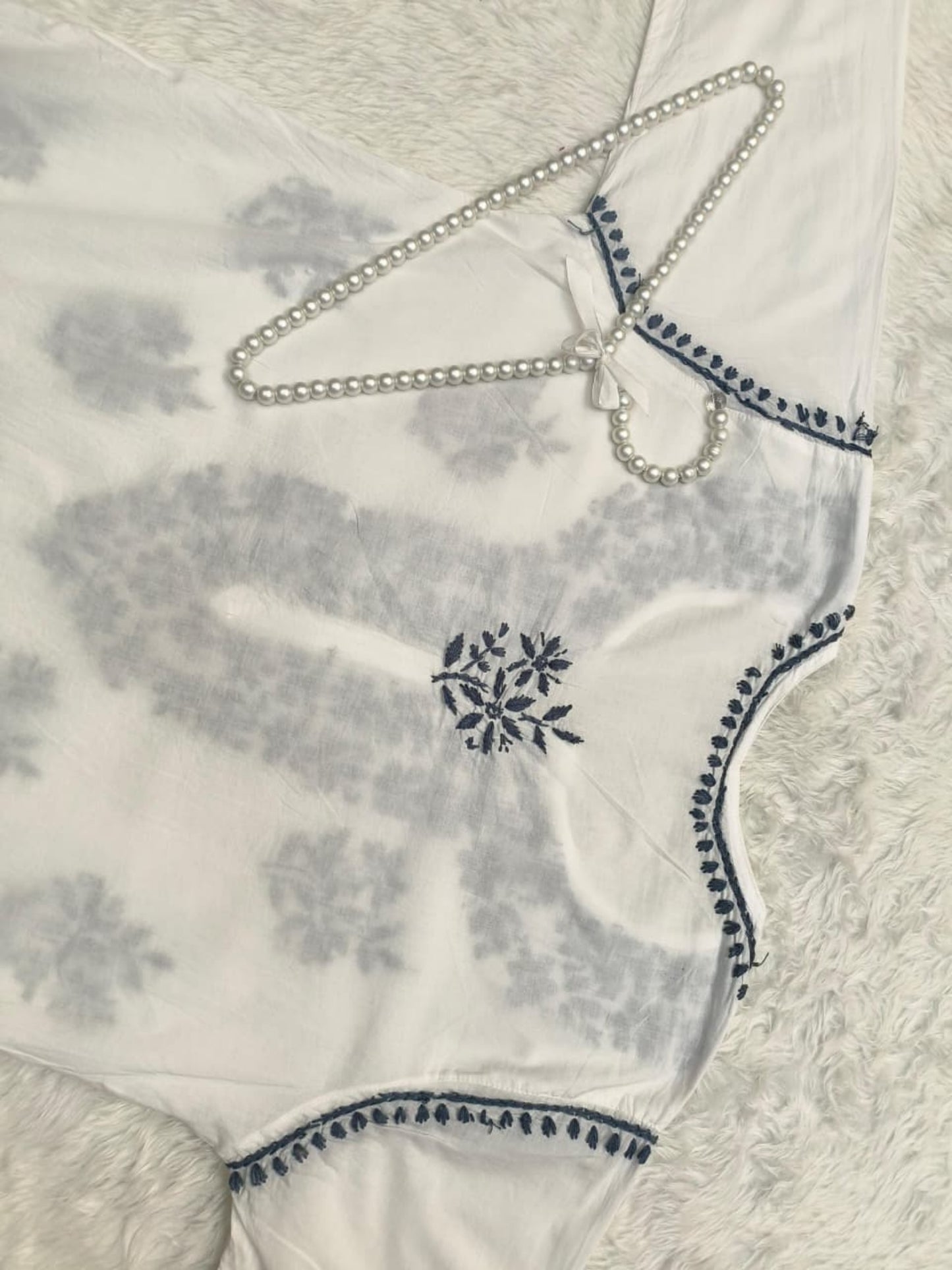 White cotton Lucknow Chikankari kurta with hand embroidery – soft and comfortable