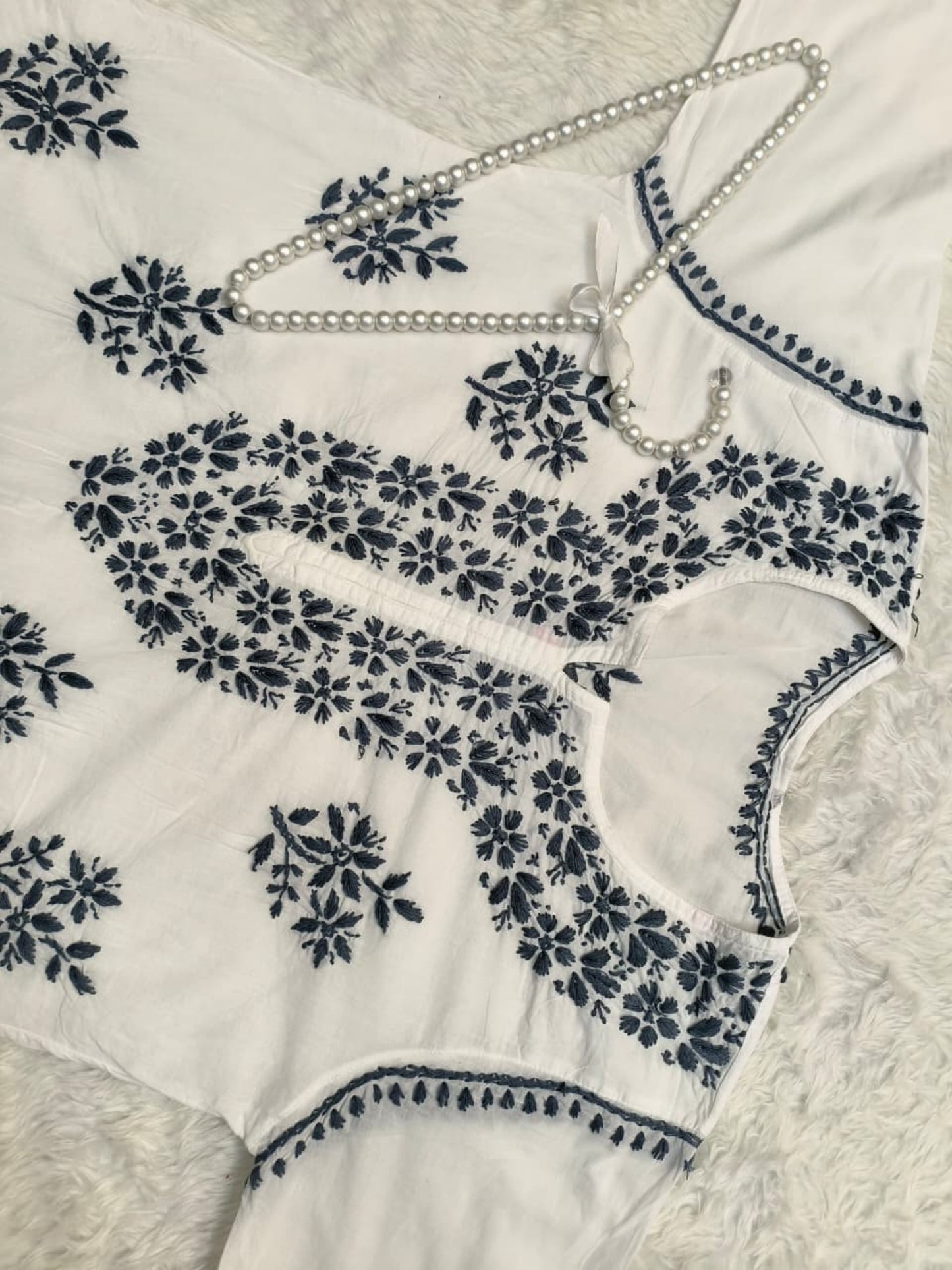 White cotton Lucknow Chikankari kurta with hand embroidery – soft and comfortable