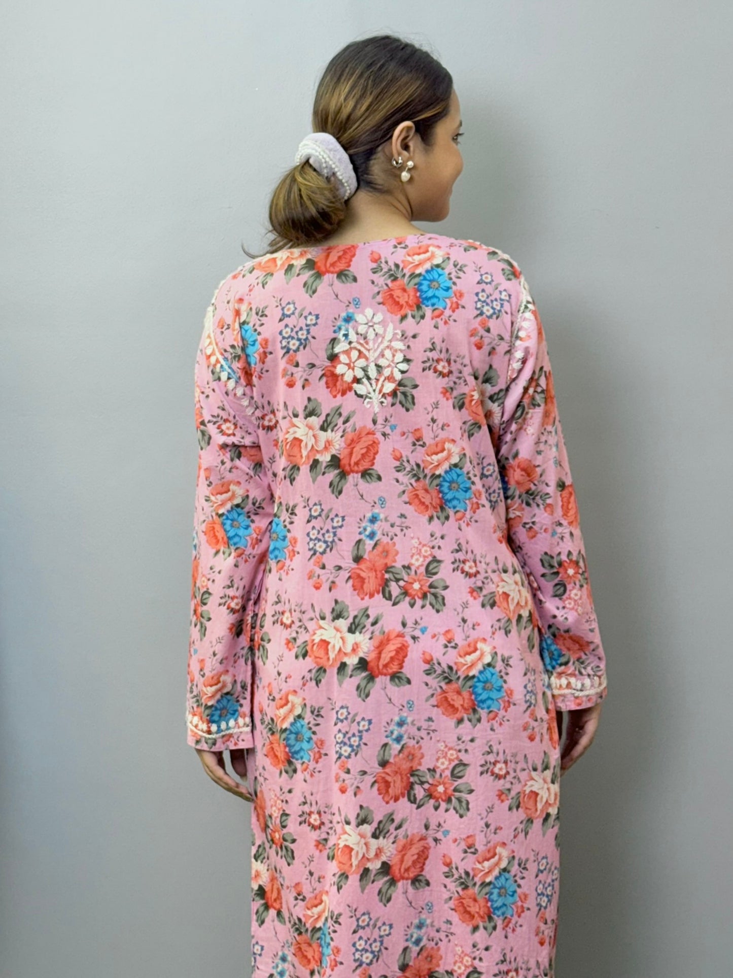 Printed pink mulmul kurta with floral design and white chikankari hand embroidery
