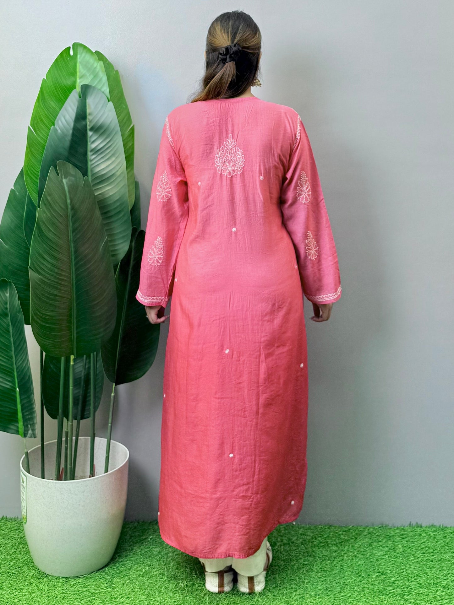 Pink Chanderi Lucknow Chikankari kurta with Bakhiya hand embroidery – elegant women’s ethnic wear.