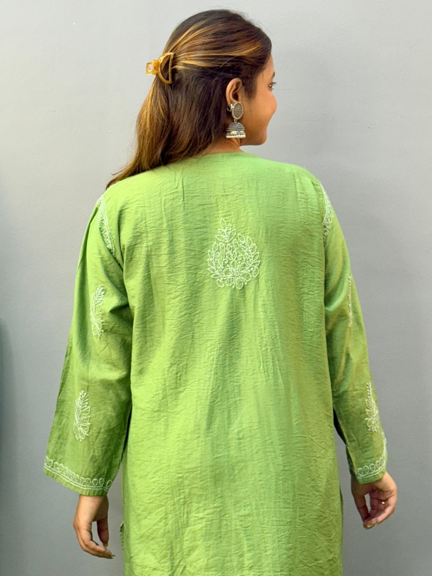 Model wearing leaf green chanderi chikankari kurta with bakhiya hand embroidery