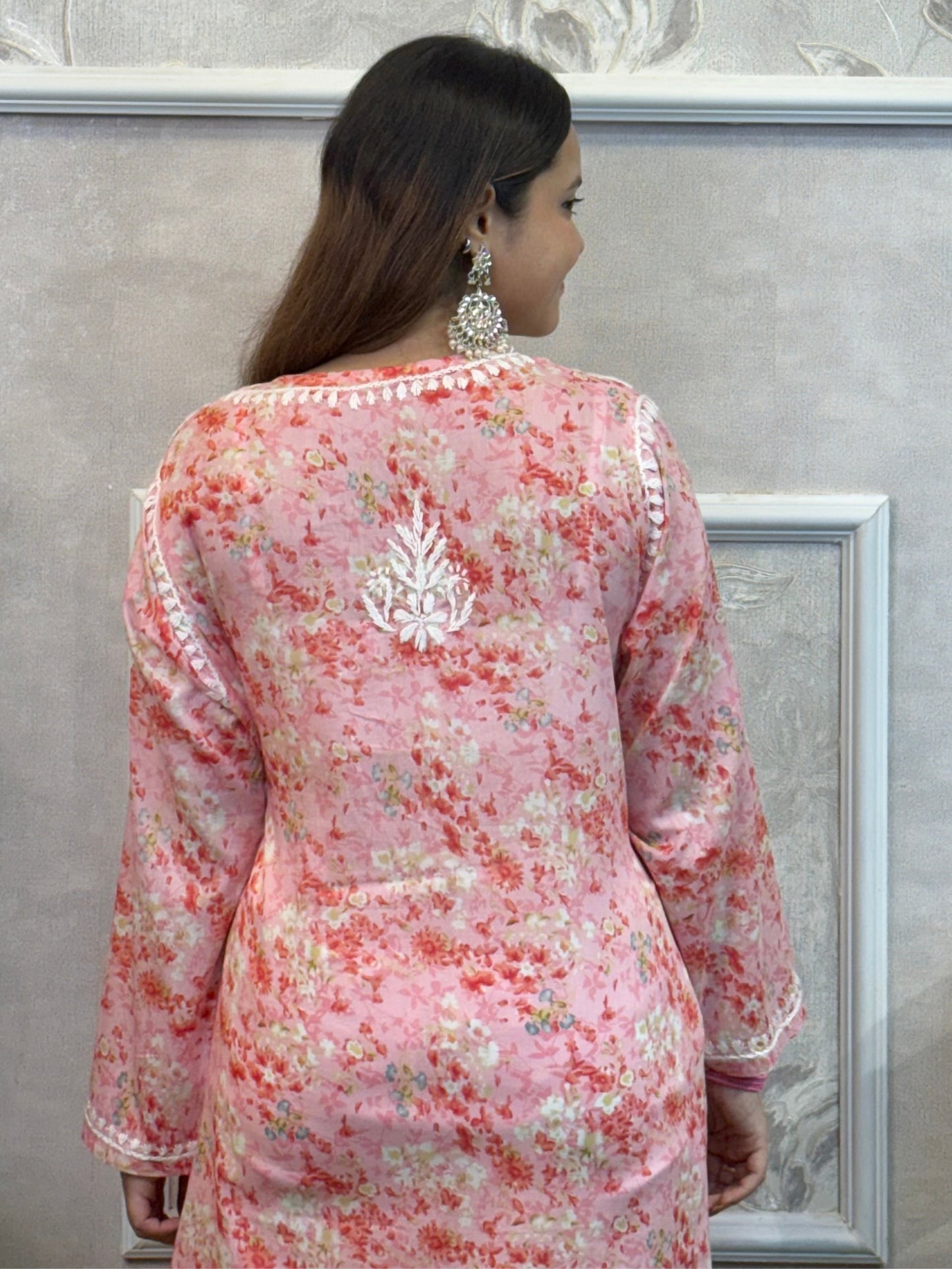 Pink printed mulmul Lucknow Chikankari kurta with hand embroidery