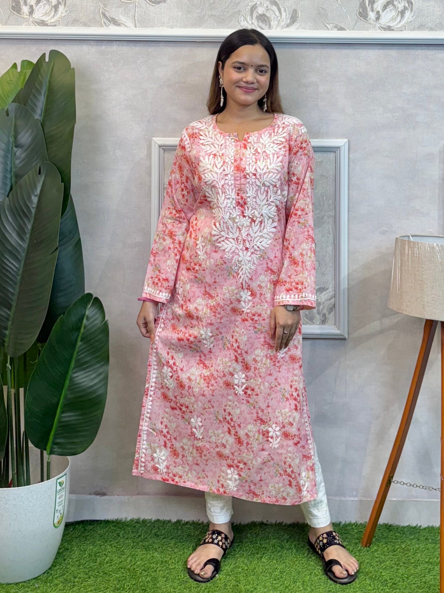 Pink printed mulmul Lucknow Chikankari kurta with hand embroidery