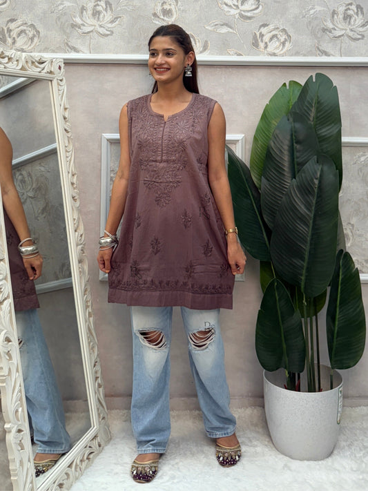 Ombre shade Lucknow Chikankari sleeveless short kurta in dobby cotton with hand embroidery.