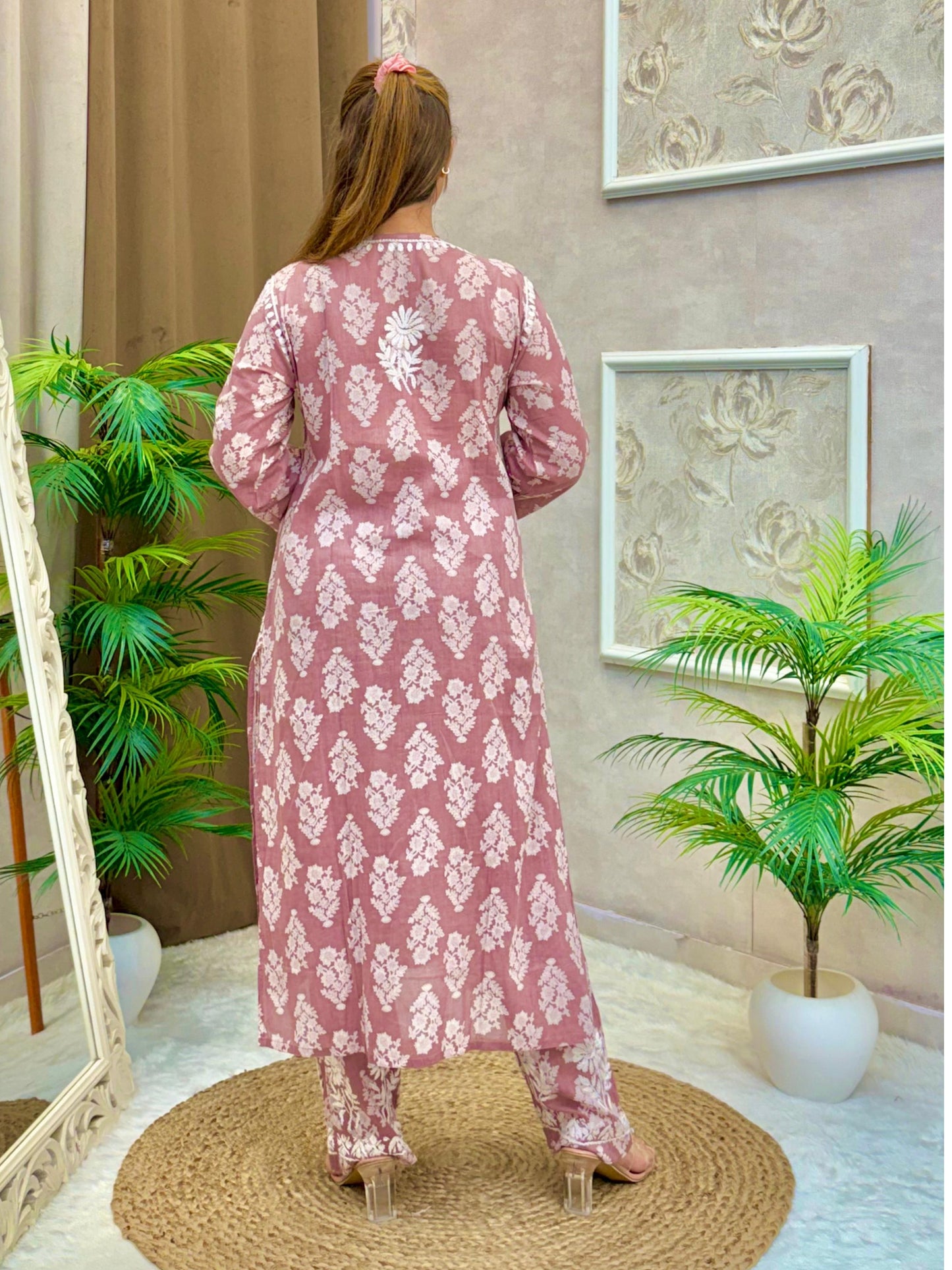 Mauve pink printed mulmul Lucknow Chikankari kurta and pant set with white embroidery